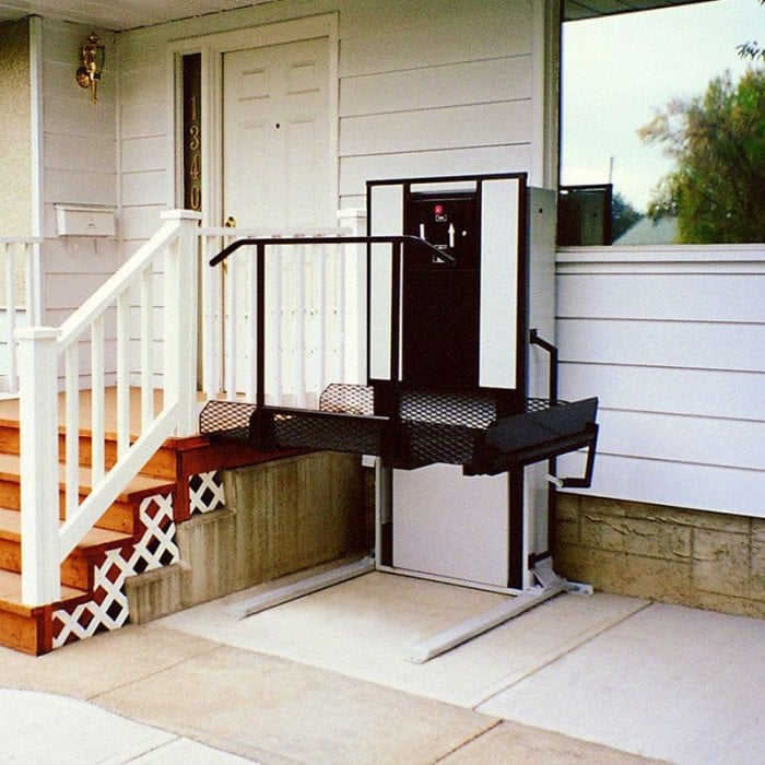 Freedom 28" Outdoor Wheelchair Lift for Home - Straight Right